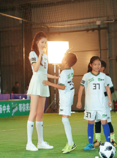 曼城主场2-0轻取莱斯特城 稳居英超榜首